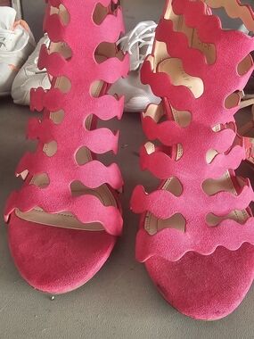 Women's Pink Suede Scalloped Strappy Sandals